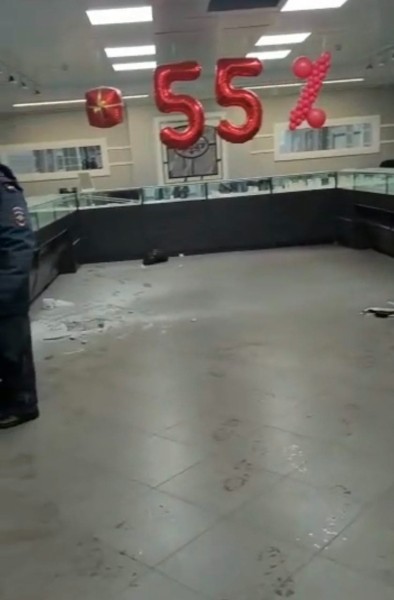 Ограбление по-краснореченски: ювелирный магазин в Хабаровске обчистили через дырку в полу Ограбление по-краснореченски: ювелирный магазин в Хабаровске обчистили через дырку в полу