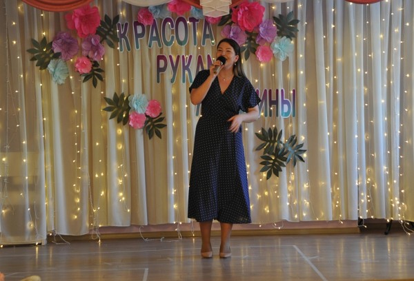 Весеннее дефиле "Красота руками женщины" прошло в Хабаровске