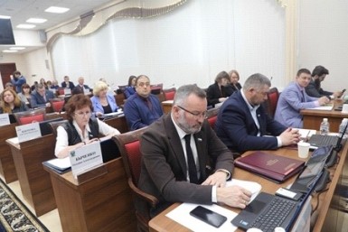 Итоги дня: Элла Памфилова в Хабаровске, тигры-сиамские близнецы, дороги перекроют