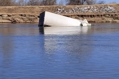 Итоги дня: пожар уничтожил школу, пророчества Жириновского и угасающий город