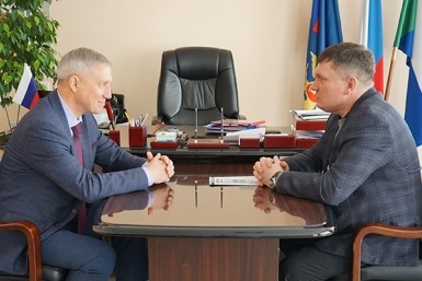 Итоги дня: лучшие фото Хабаровска, дети в ДТП, сертификат для бабушки и авто с костями