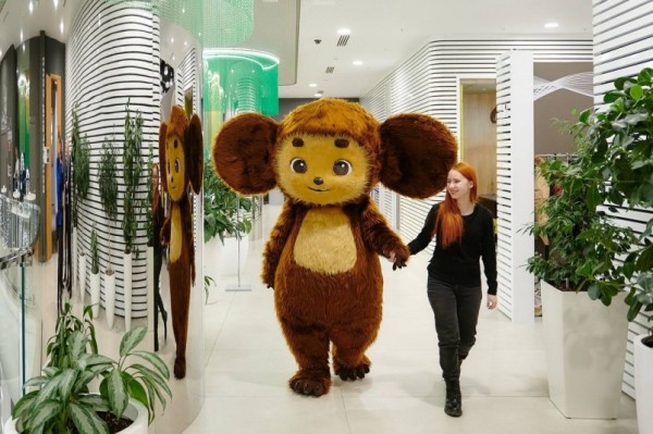 Чебурашка станет модератором главной панельной сессии Сбера на ПМЭФ