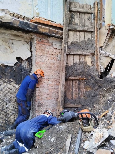 Рабочего вызволили из-под обломков строительной конструкции в Комсомольске-на-Амуре