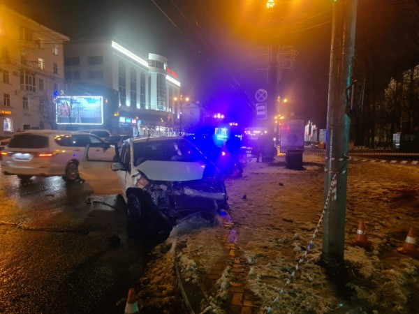 Водитель Subaru устроил смертельное ДТП возле пединститута в Хабаровске