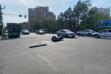 Итоги дня: рейсы из Хабаровска на Хайнань, жесткое ДТП с байкером, труп в озере Мылки