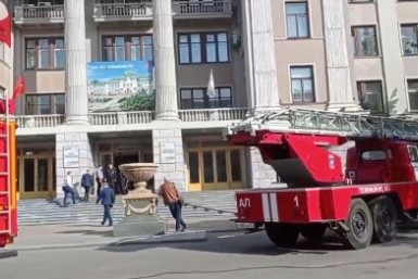 Итоги дня: медведь разорвал машину, асфальт провалился под авто, экс-госслужащего на мороз