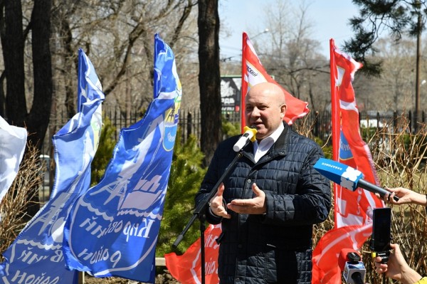 Сергей Кравчук принял участие в акции "Подари ребёнку дерево"