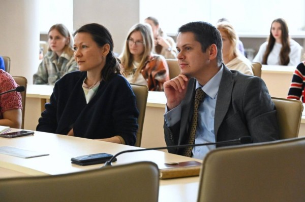 По проектам молодых дизайнеров и архитекторов обустраивают хабаровские скверы По проектам молодых дизайнеров и архитекторов обустраивают хабаровские скверы