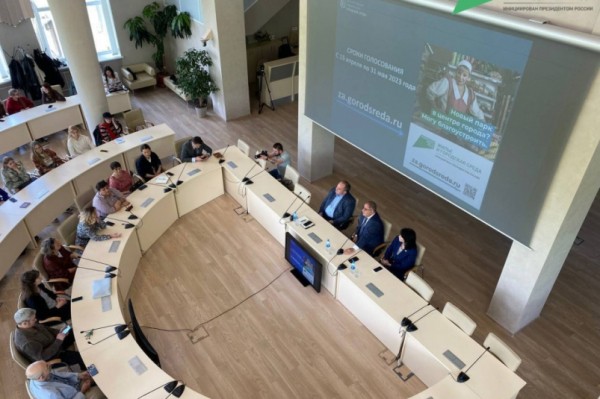 По проектам молодых дизайнеров и архитекторов обустраивают хабаровские скверы По проектам молодых дизайнеров и архитекторов обустраивают хабаровские скверы