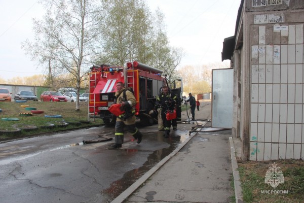 Эвакуация и копоть в квартирах: пожар охватил многоэтажку в Хабаровске (ФОТО) Эвакуация и копоть в квартирах: пожар охватил многоэтажку в Хабаровске (ФОТО)