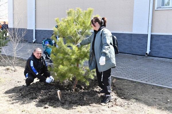Сергей Кравчук принял участие в акции "Подари ребёнку дерево"