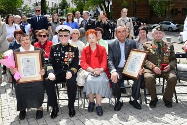 Итоги дня: юбилей Хабаровска, загорелся лесовоз, ФСБ задержала
