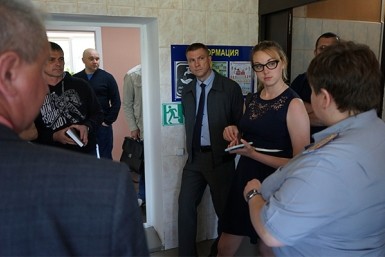 Итоги дня: учитель и доярка идут к успеху, ушел по ягоды и пропал в лесу и барак в огне