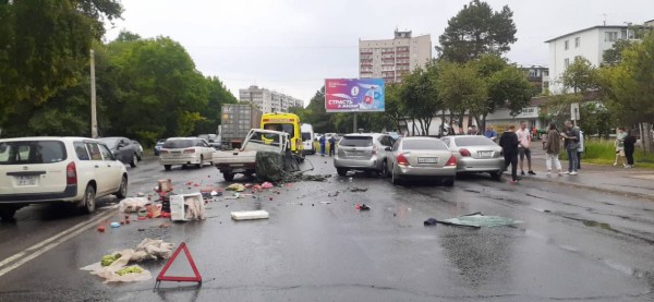 В ДТП по ул. Суворова в Хабаровске пострадал водитель Тойоты Лит Айс