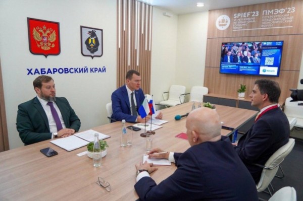 Михаил Дегтярев и глава СУЭК Максим Басов обсудили развитие угольной промышленности в крае