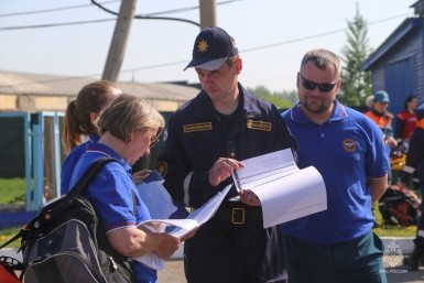 Итоги дня: учитель и доярка идут к успеху, ушел по ягоды и пропал в лесу и барак в огне