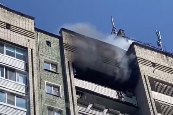 Семь человек спасли хабаровские огнеборцы при пожаре в жилой многоэтажке