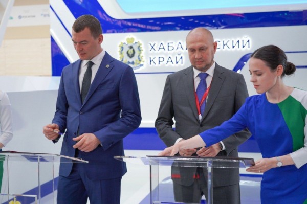 Все на восток! Михаил Дегтярев подписал соглашения о сотрудничестве с федеральными девелоперами