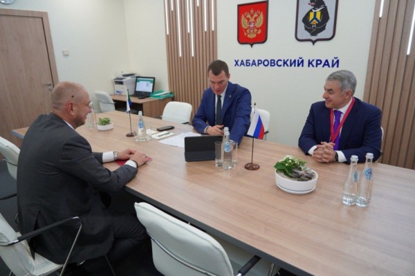 Все на восток! Михаил Дегтярев подписал соглашения о сотрудничестве с федеральными девелоперами