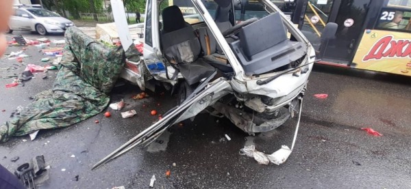 В ДТП по ул. Суворова в Хабаровске пострадал водитель Тойоты Лит Айс