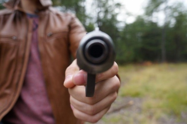 Пострелял на балконе из пистолета житель Хабаровска