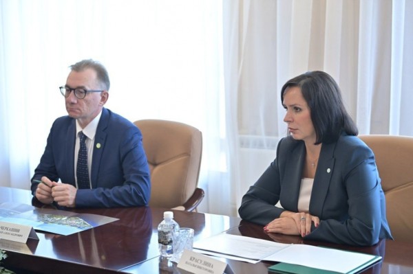 Михаил Дегтярев провел рабочую встречу с председателем Дальневосточного банка Сбербанка