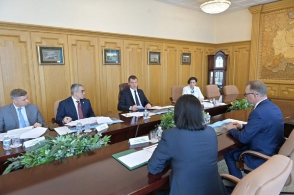 Михаил Дегтярев провел рабочую встречу с председателем Дальневосточного банка Сбербанка