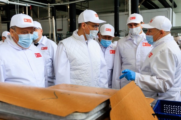 Торговые представители иностранных государств посетили завод "Русский минтай"