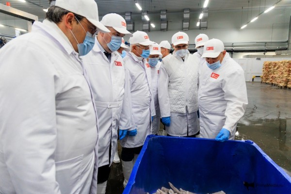 Торговые представители иностранных государств посетили завод "Русский минтай"