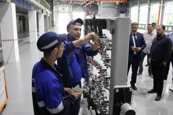 В Комсомольске-на-Амуре собирают комплект дверей для самолета МС-21