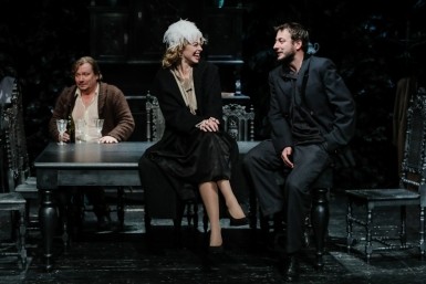 Итоги дня: смертельный переворот, юные спасатели и дополнительные рейсы