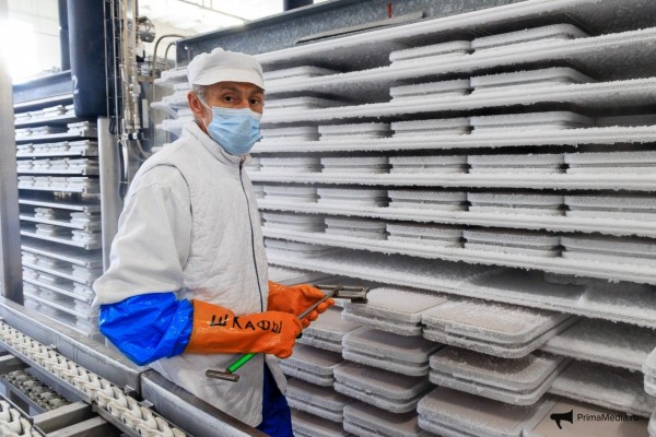 Торговые представители иностранных государств посетили завод "Русский минтай"