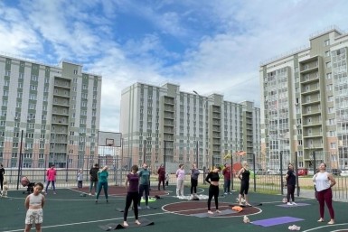 Итоги дня: морской фестиваль, странный цемент, полицейский арестован