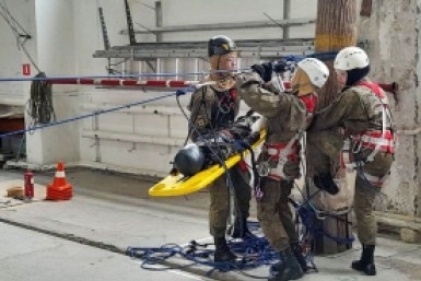 Итоги дня: смертельный переворот, юные спасатели и дополнительные рейсы