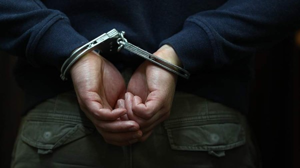 В Хабаровском крае суд арестовал сбросившего ребенка с балкона мужчину
