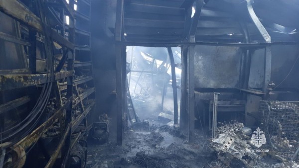 Склад автозапчастей сгорел в Хабаровске