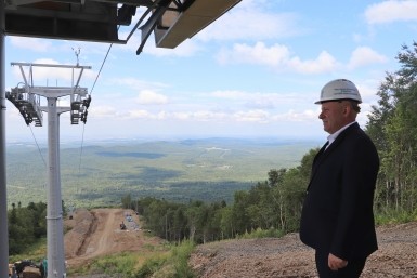 Итоги дня: ищут драчуна, обрушение в доме, нарушения в глэмпинге, штормовое предупреждение
