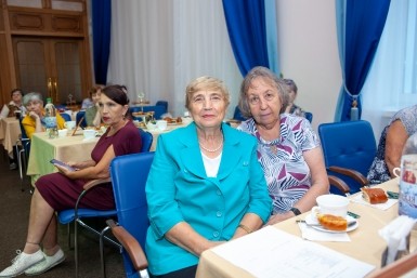 Итоги дня: поджог четырёх машин, молочная лаборатория и незаконная реклама