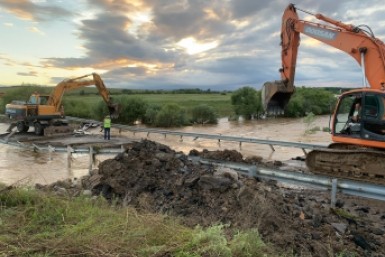 Итоги дня: космические страсти, айда на море, лесные поиски и вандал против иномарки