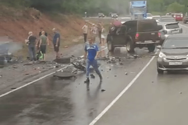 "По кускам разлетелись": жесткое лобовое ДТП на трассе Владивосток-Хабаровск