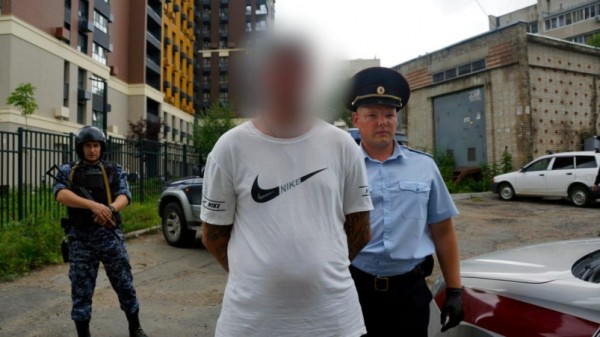 Травили псом и угрожали РПГ: двое дебоширов напали на полицейских в Хабаровске Травили псом и угрожали РПГ: двое дебоширов напали на полицейских в Хабаровске