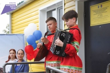 Итоги дня: поджог четырёх машин, молочная лаборатория и незаконная реклама