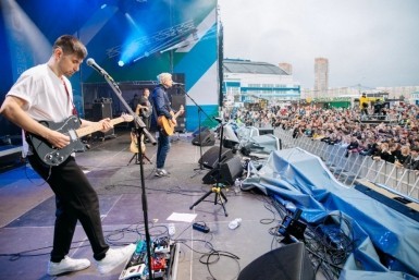 Итоги дня: паводок на Уссури, забег Победы и миллион зрителей на "Роке над Амуром"