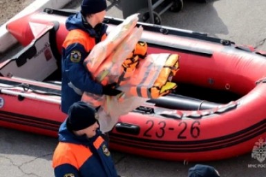 Итоги дня: отравление при пожаре, Денежный сквер, горячие батареи и угроза от большой воды