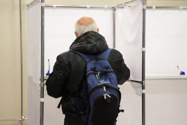 Итоги дня: диван Шредингера, Гродекова в массы, поиски грибника и выборы на воде