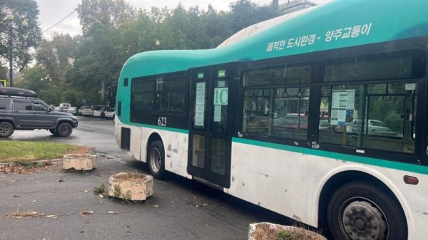 Отделался легким испугом: школьник угодил под колеса пассажирского автобуса в Хабаровске