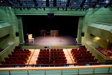 Итоги дня: дорогие поездки с "шашечками", дальневосточная драматургия и рост тарифов