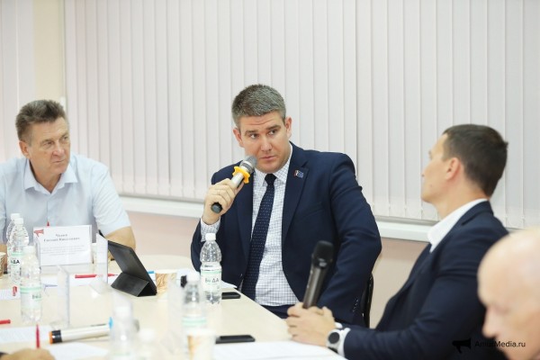 Итоги выборов мэра Хабаровска обсудили за круглым столом "Делового клуба AmurMedia"