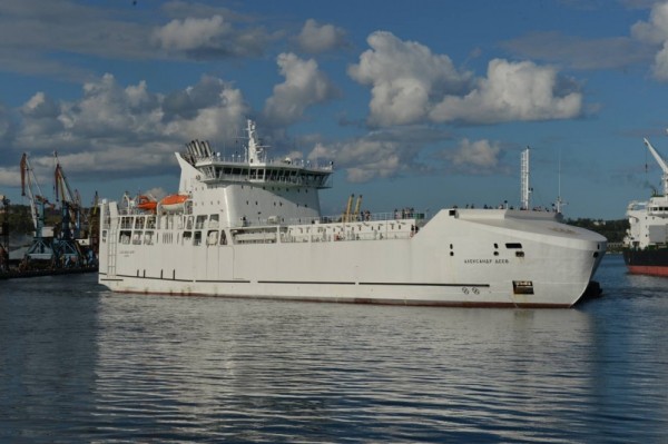 Паром "Александр Деев" вышел в первый рабочий рейс