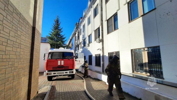 Гостиница "Али" горит в Хабаровске